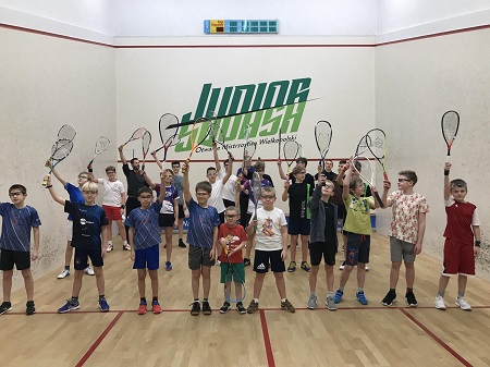 zdjęcie uczestników zajęć squasha