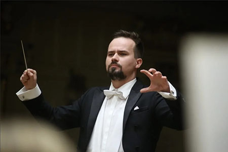 Na zdjęciu dyrygent Adam Banaszak