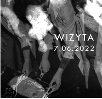 Czarno-białe zdjęcie zapowiadające wystawę "Wizyta"