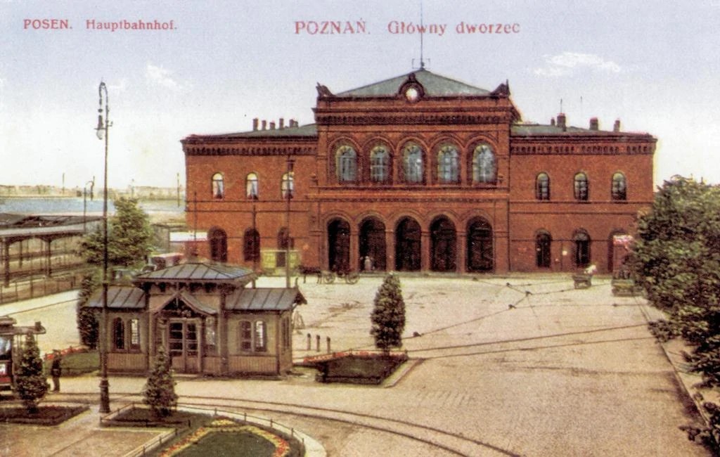 Stara pocztówka z widokiem na Dworzec Główny w Poznaniu.