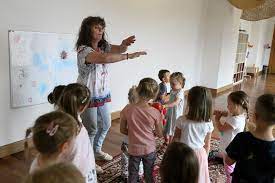 Zdjęcie z zajęć muzyczno-tanecznych Strefy Zabawy.