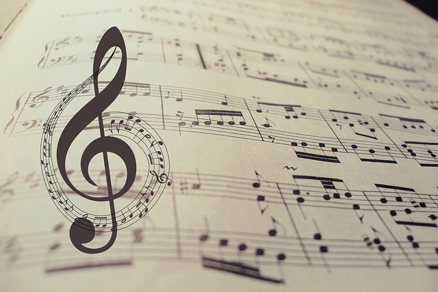 Zdjęcie zeszytu z nutami.