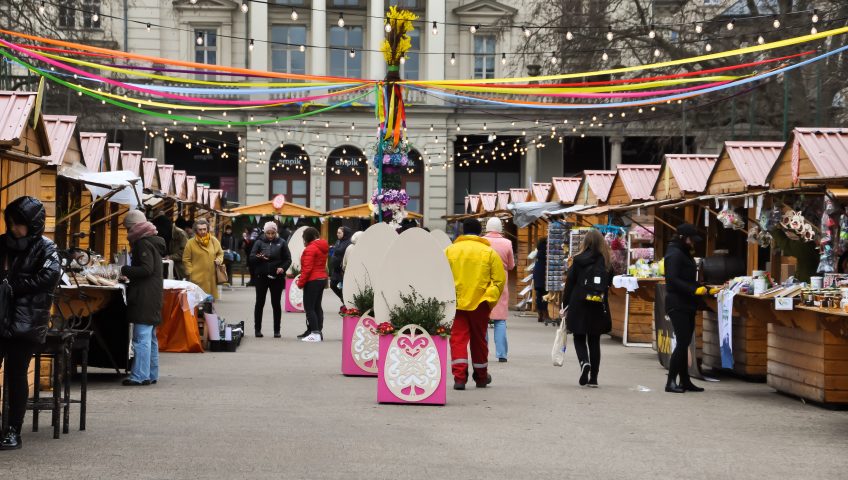 Zdjęcie wcześniejszego jarmarku wielkanocnego. Zdjęcie ze strony www.targowiska.com.pl.