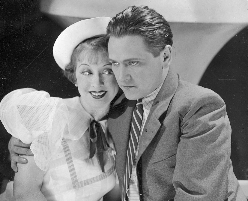 Czarnobiałe zdjęcie Bodo z aktorką.