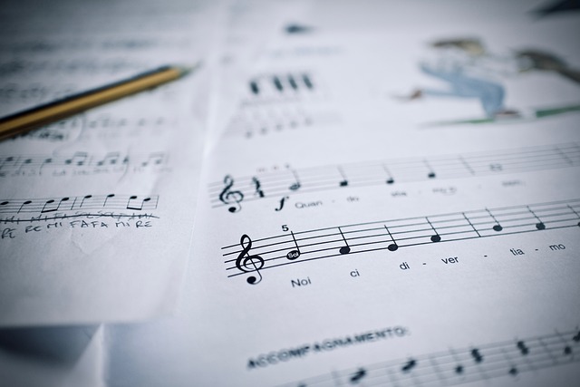 Zdjęcie zeszytu z nutami.