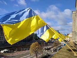 Na zdjęciu flagi ukraińskie na CK Zamek.