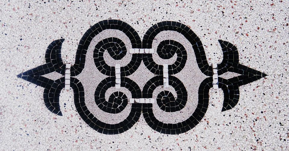 Zdjęcie mozaiki ułożonej z kwadracików.