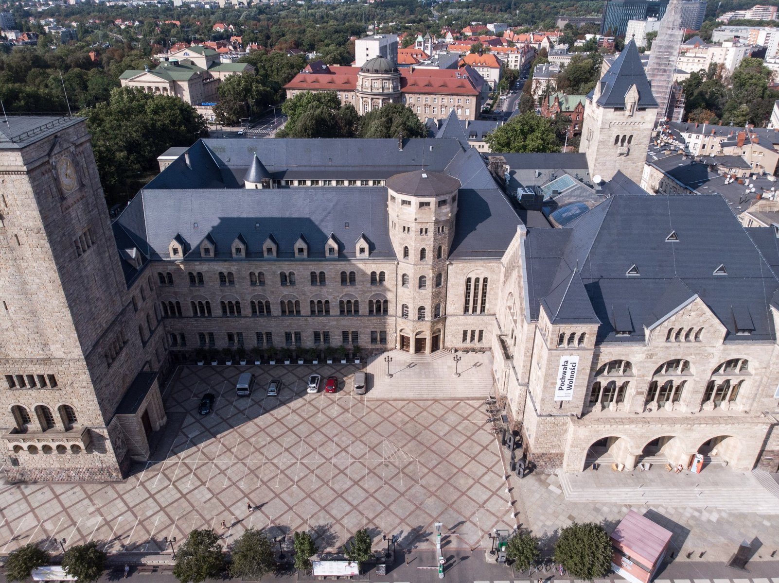 Na zdjęciu budynek CK Zamek.