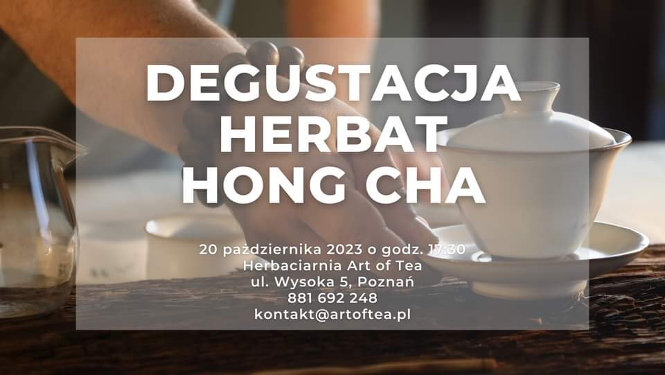 dłoń trzymająca białą filiżankę