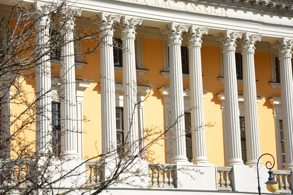 Na zdjęciu fragment fasady Biblioteki Raczyńskich.
