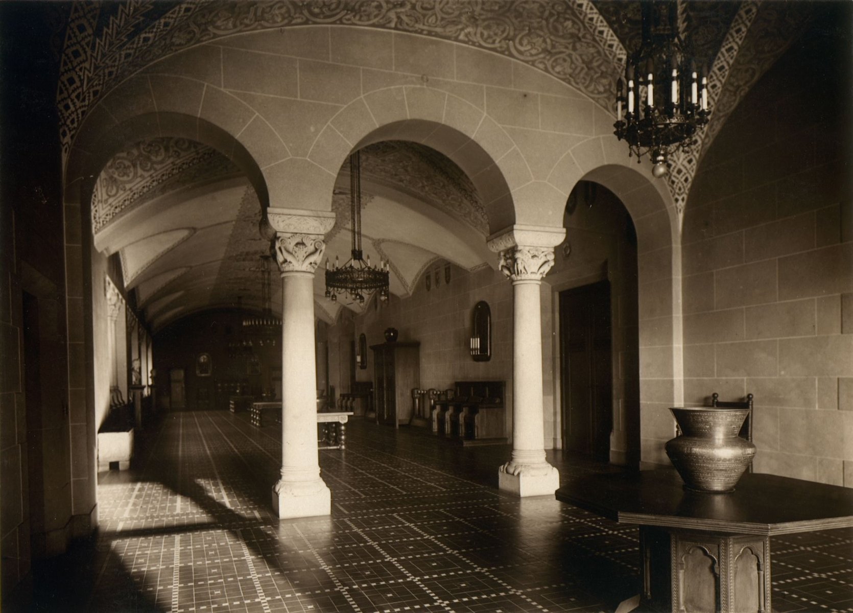 Na zdjęciu archiwalne zdjęcie wnętrza Zamku.