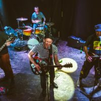 Zespół Niesamowita Sprawa! podczas koncertu