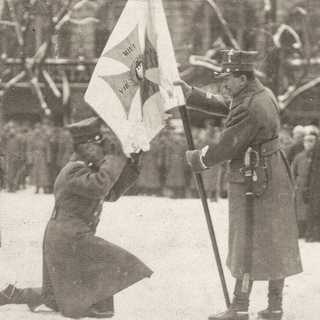 żołnierz składa ślubowanie