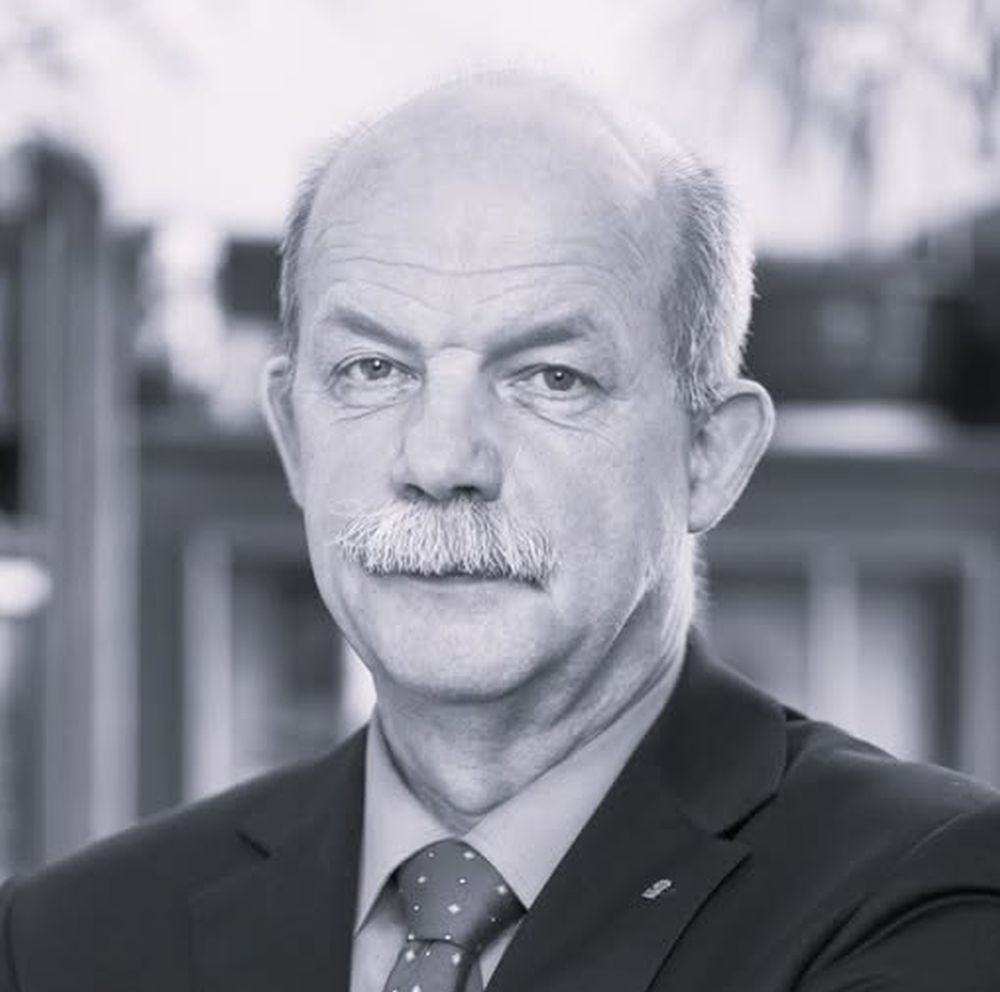 Profesor Zbigniew Pilarczyk, fot. Wydział Historii UAM Mężczyzna z wąsem i pod krawatem.
